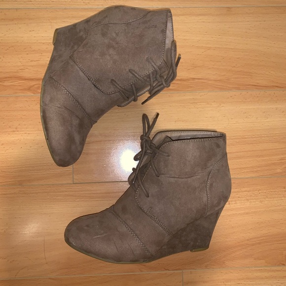 Healed booties - Picture 2 of 3